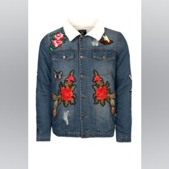 BooHoo Man FULLY BORG LINED DENIM JACKET WITH BADGES - Picture 2 of 9